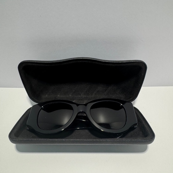 Baleciaga Women's Sunglasses~EUC - Picture 8 of 8